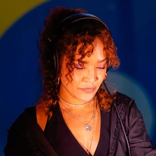 DJ Lara Aredes
